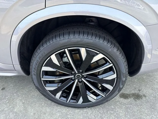 New 2026 Aurora Silver Volvo Ultra image 5