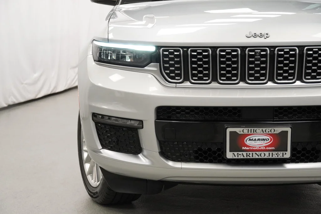 Used 2021 Silver Jeep Summit image 10