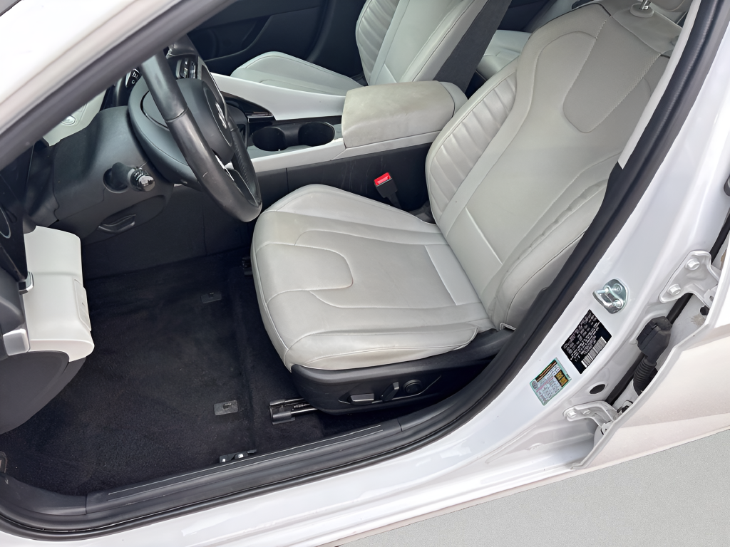 Used 2025 White Hyundai Limited image 9