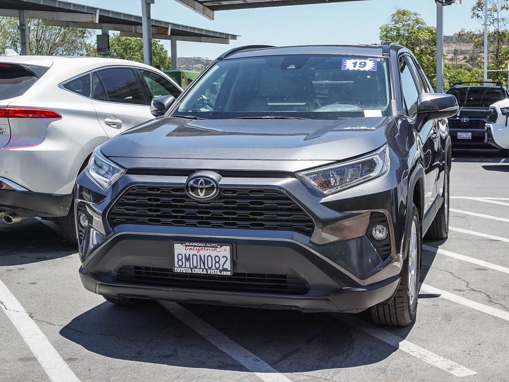 Used 2019 Gray Toyota XLE image 3