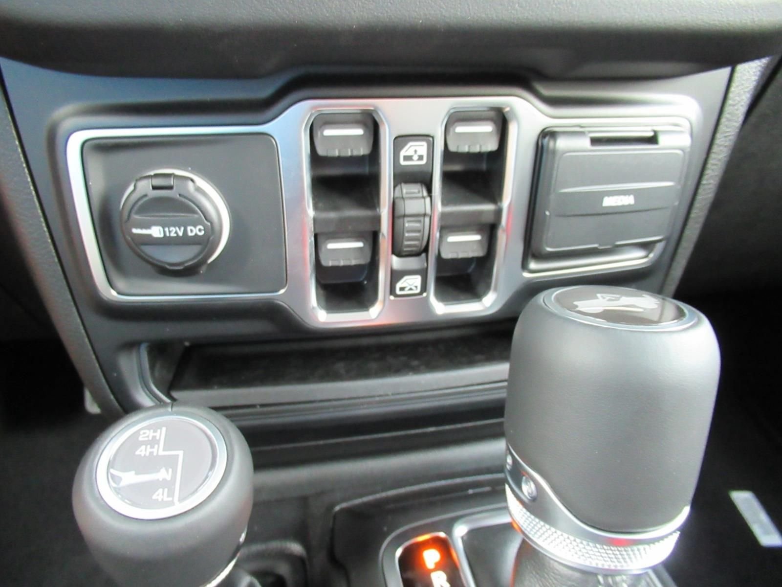 New 2026 Reign Exterior Paint Jeep Sahara image 27