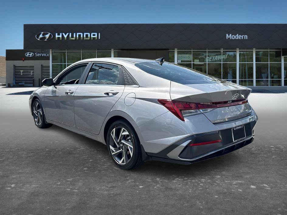Used 2026 Fluid Metal Hyundai Limited image 7