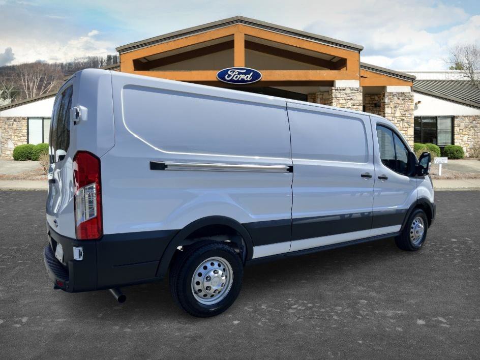 Used 2024 Oxford White Ford Base image 5