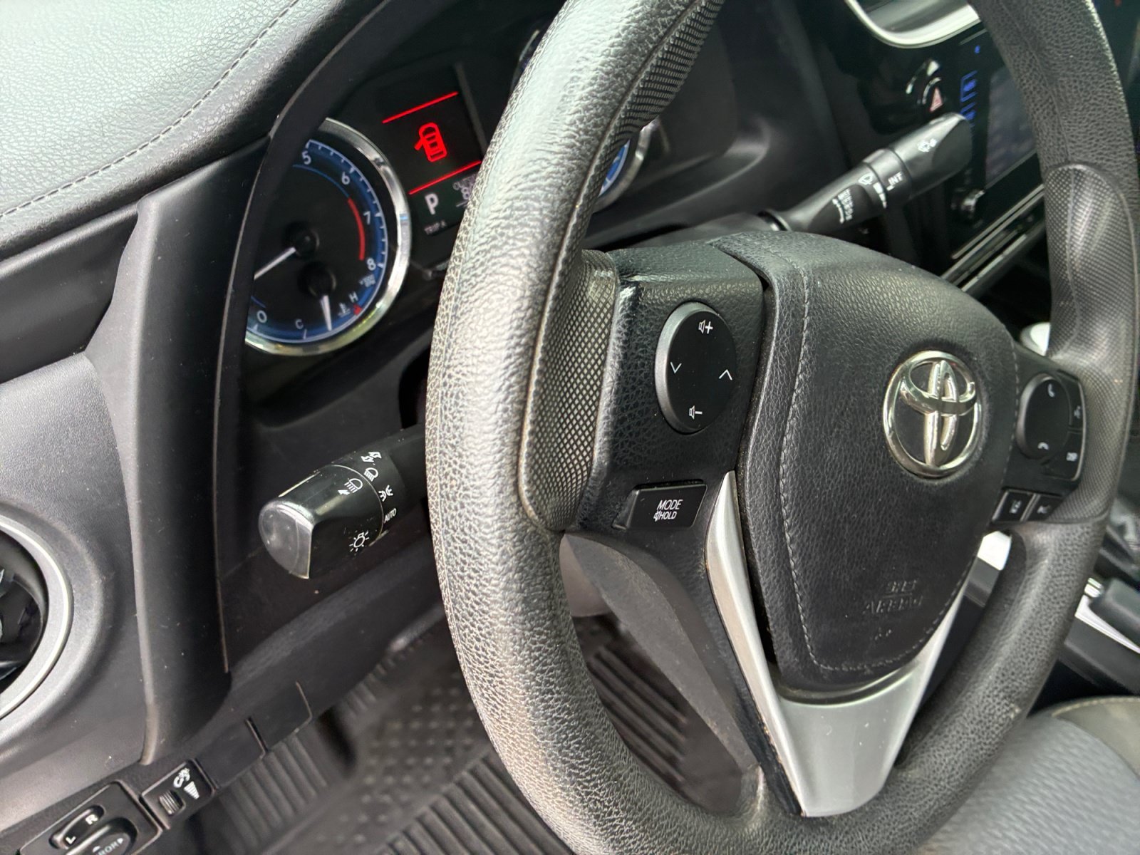 Used 2018 Classic Silver Metallic Toyota LE image 11