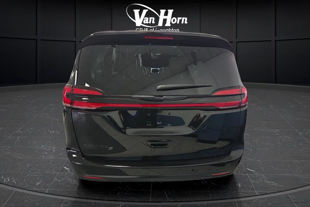 New 2026 Diamond Black Crystal Pearl-Coat Exterior Paint Chrysler Select image 12