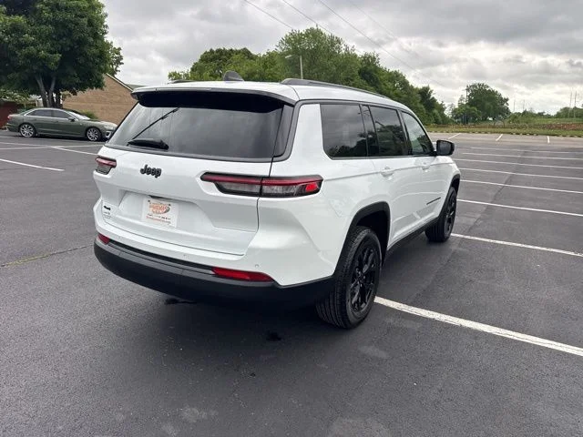New 2026 Bright White Clear-Coat Exterior Paint Jeep Altitude image 7