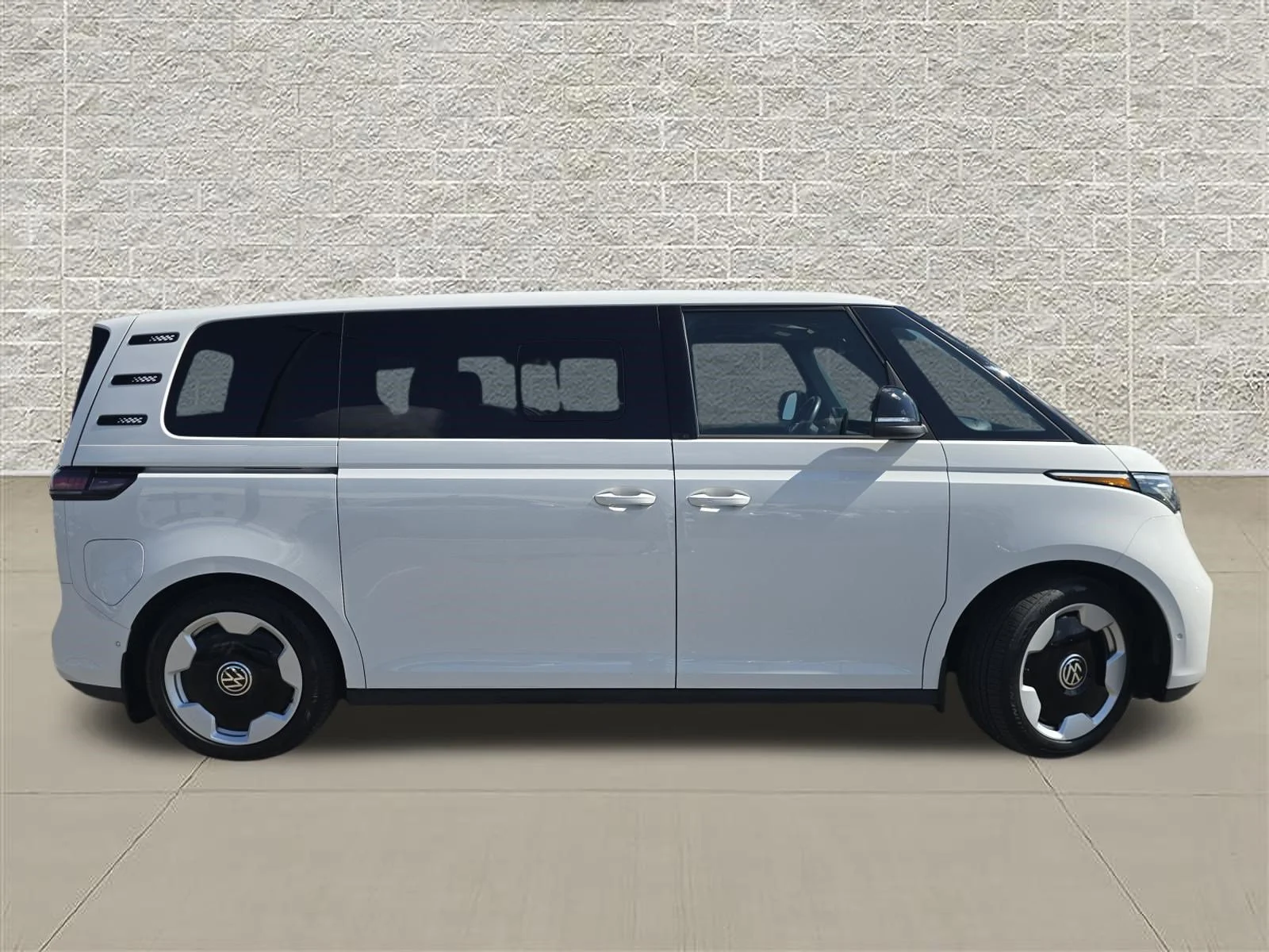 Certified Used 2025 Candy White Volkswagen Pro S image 8