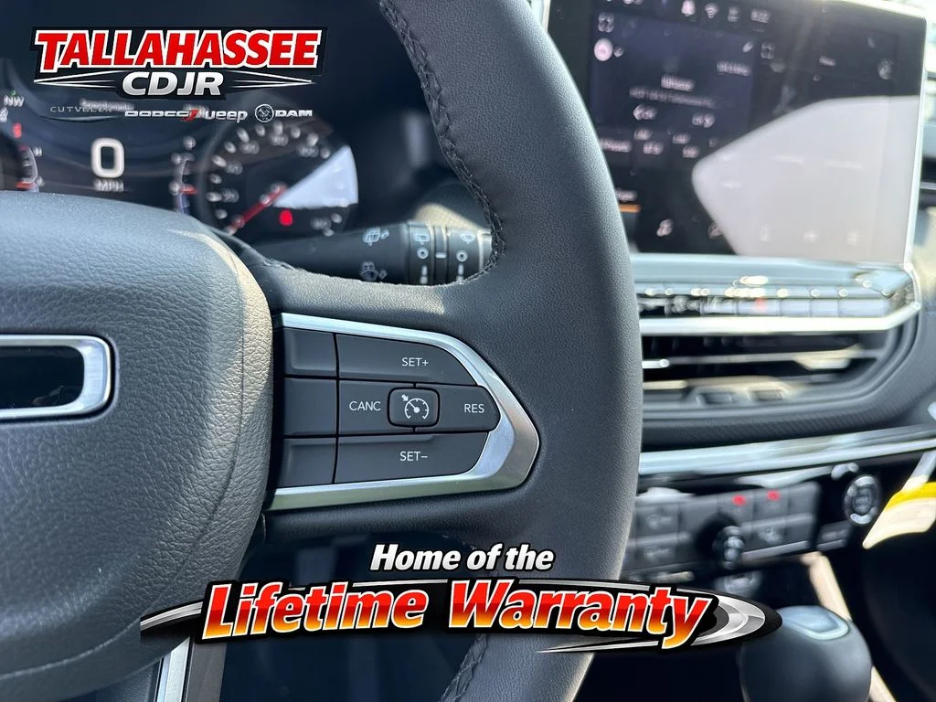 New 2026 Diamond Black Crystal Pearlcoat Jeep Latitude image 19
