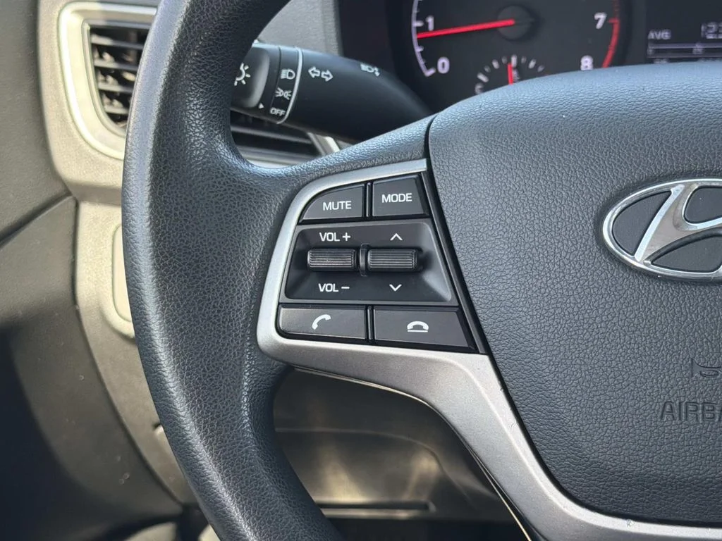 Used 2020 Olympus Silver Hyundai SE image 8