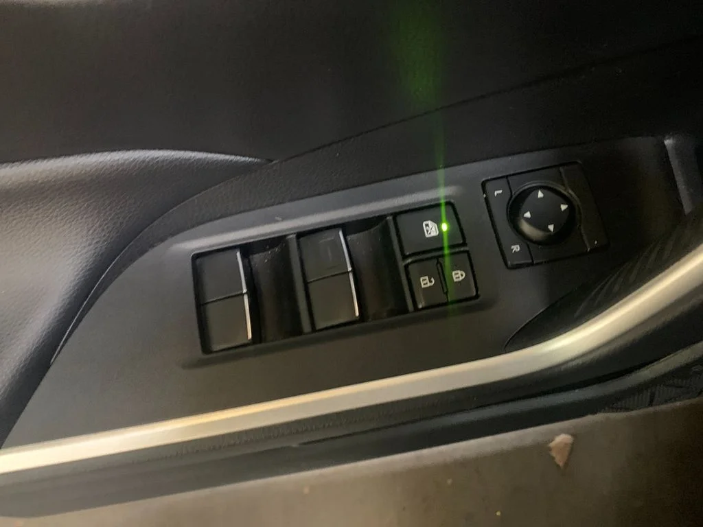 Used 2021  Toyota XLE Premium image 12
