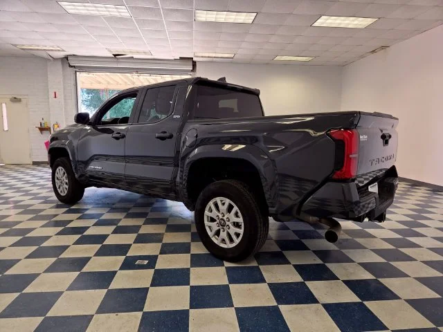 Used 2024  Toyota SR5 image 5