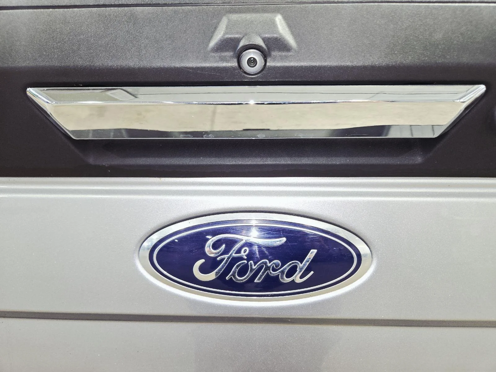 Used 2022 Iconic Silver/Carbonized Gray Ford Lariat image 49