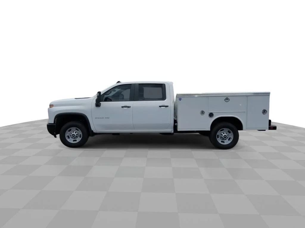 New 2026 Summit White Chevrolet WT image 5