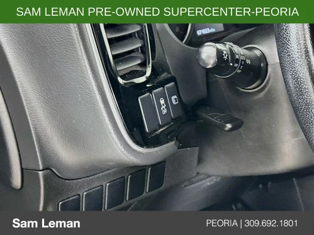 Used 2016  Mitsubishi  image 10