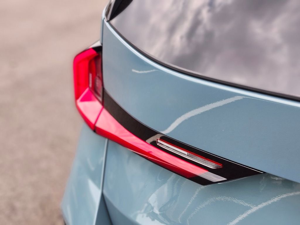 New 2026 Green BMW M35i image 9