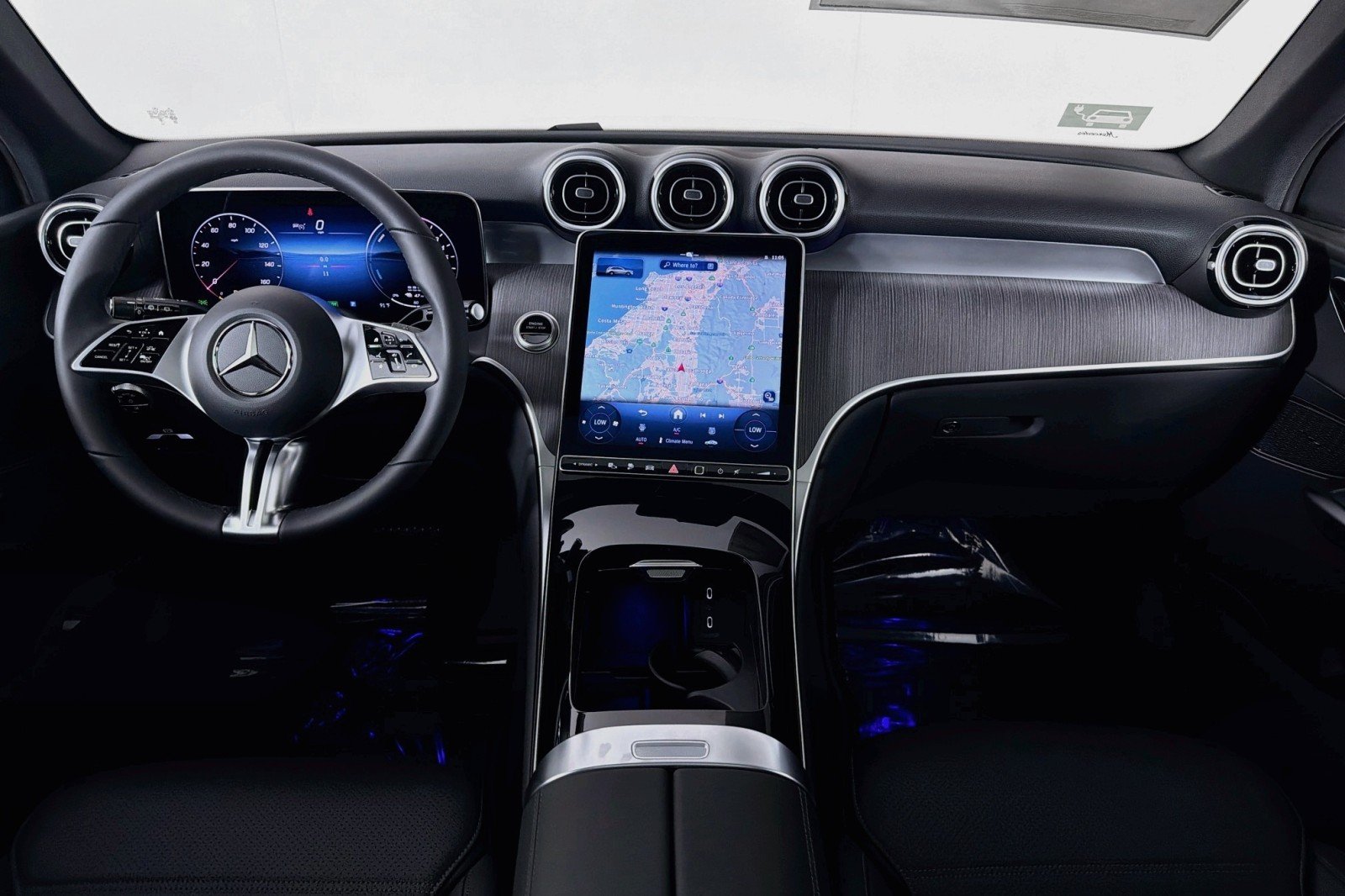 New 2027 Polar White Mercedes-Benz GLC 350e 4MATIC® SUV image 4