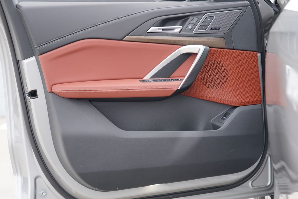 New 2026 Space Silver Metallic BMW xDrive28i image 9