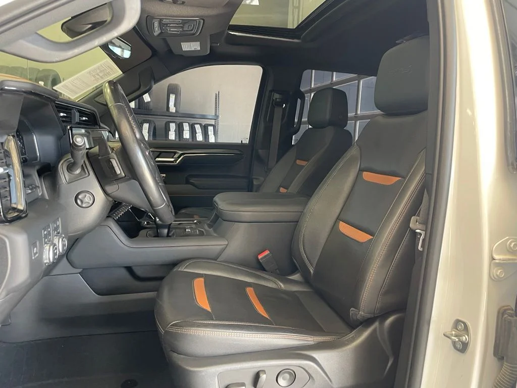 Used 2023 White GMC AT4 image 9