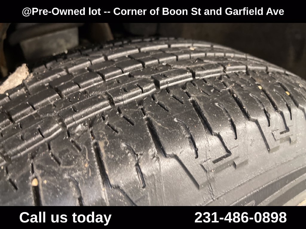 Used 2015 Brown GMC SLE image 12