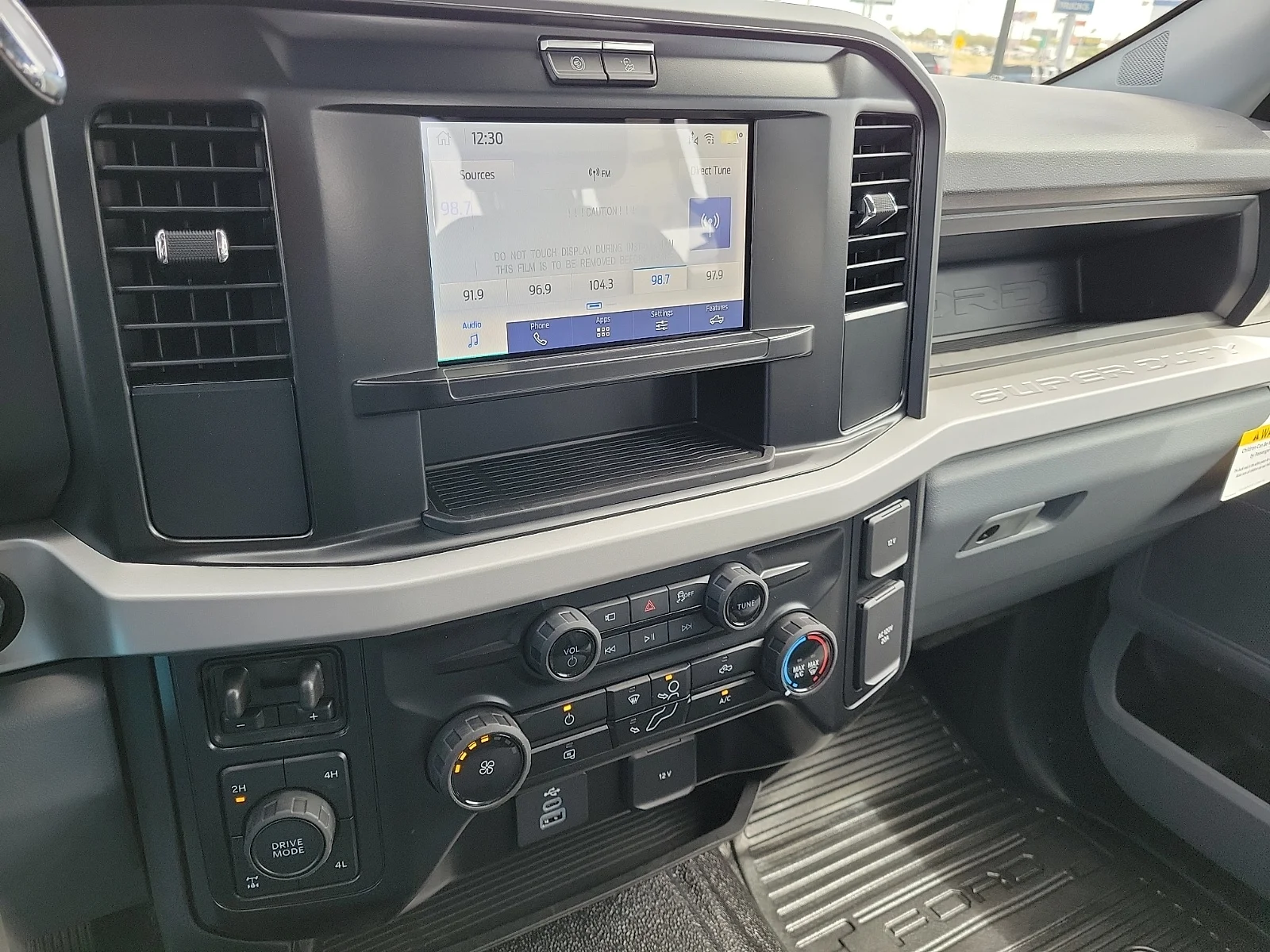 New 2026 Oxford White Ford F-250&reg; XL image 15