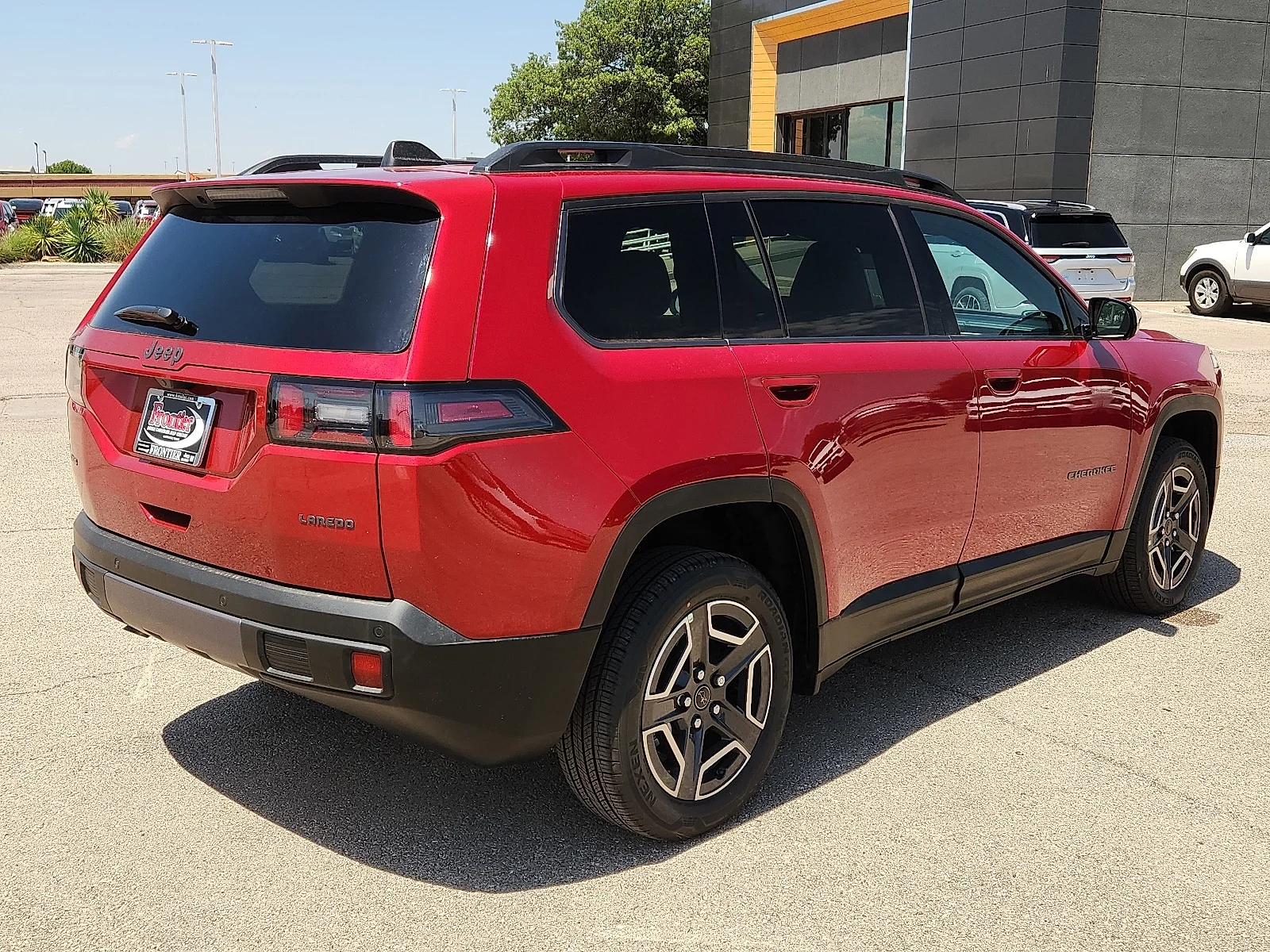 New 2026 Red Hot Pearl-Coat  Paint Jeep LAREDO 4X4 image 4