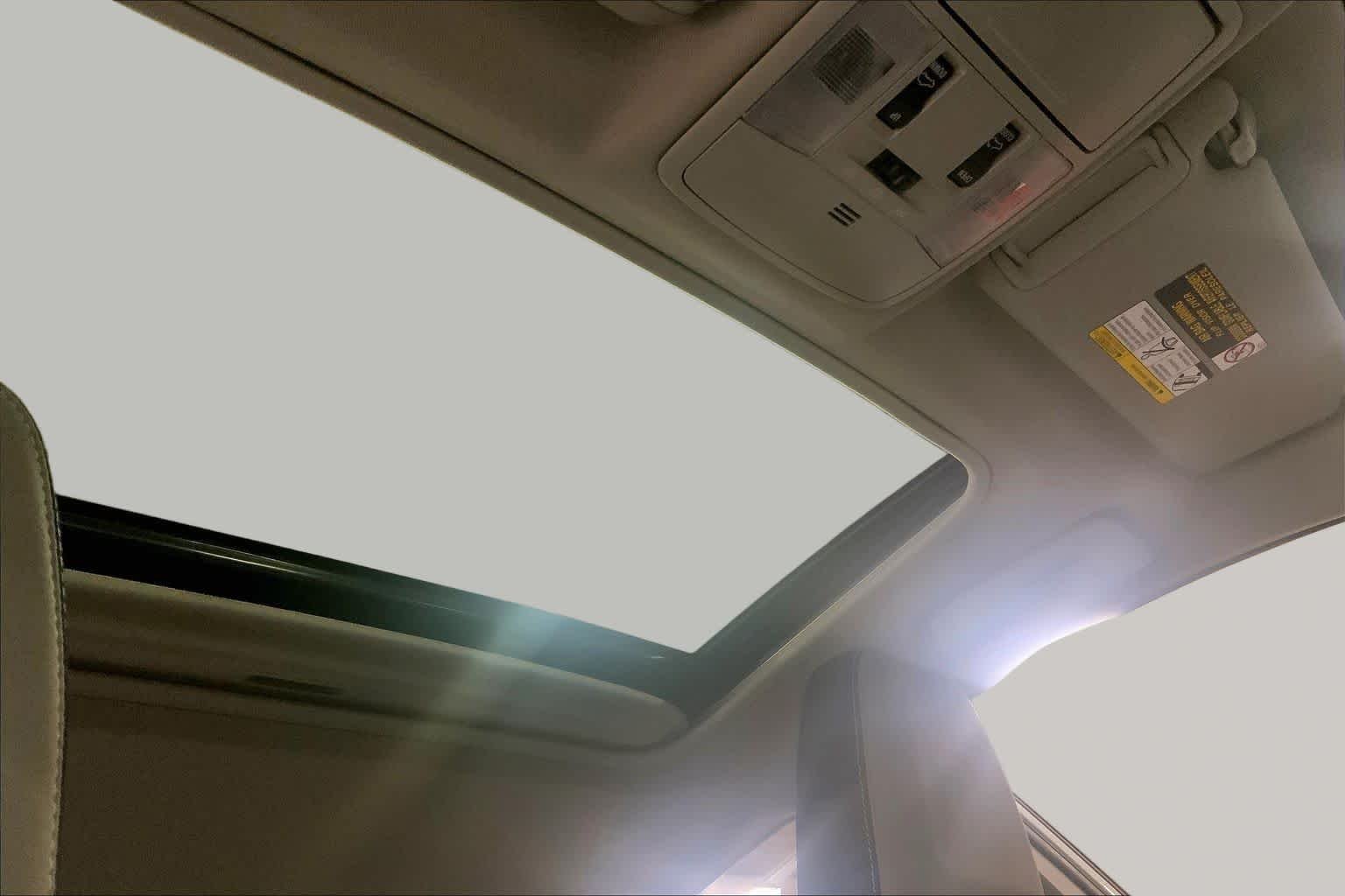 Used 2018 Super White Toyota XLE image 14