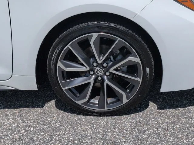 Used 2020 White Toyota SE image 11