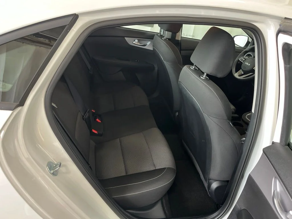 Used 2023 White Kia LXS image 20