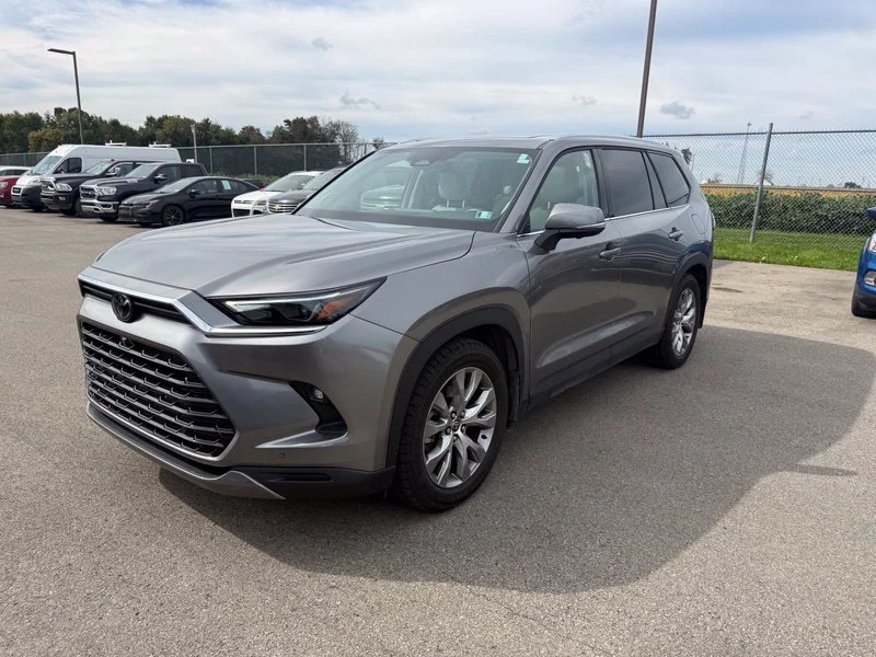 Used 2025  Toyota Limited image 2