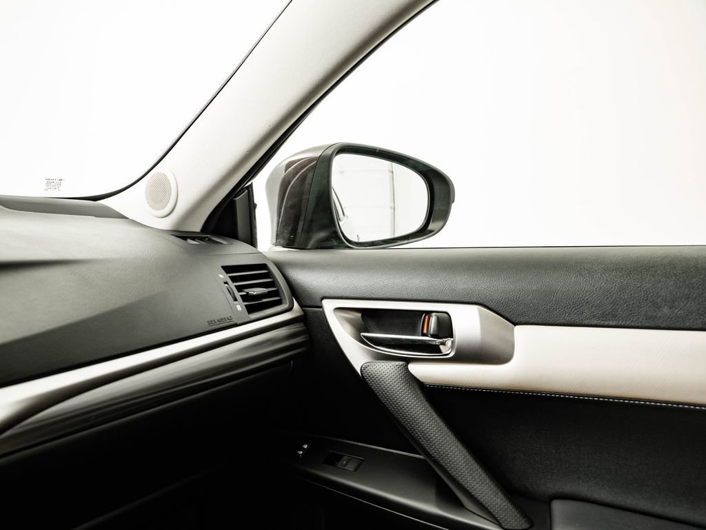 Used 2014 Pearl Lexus 200h image 37