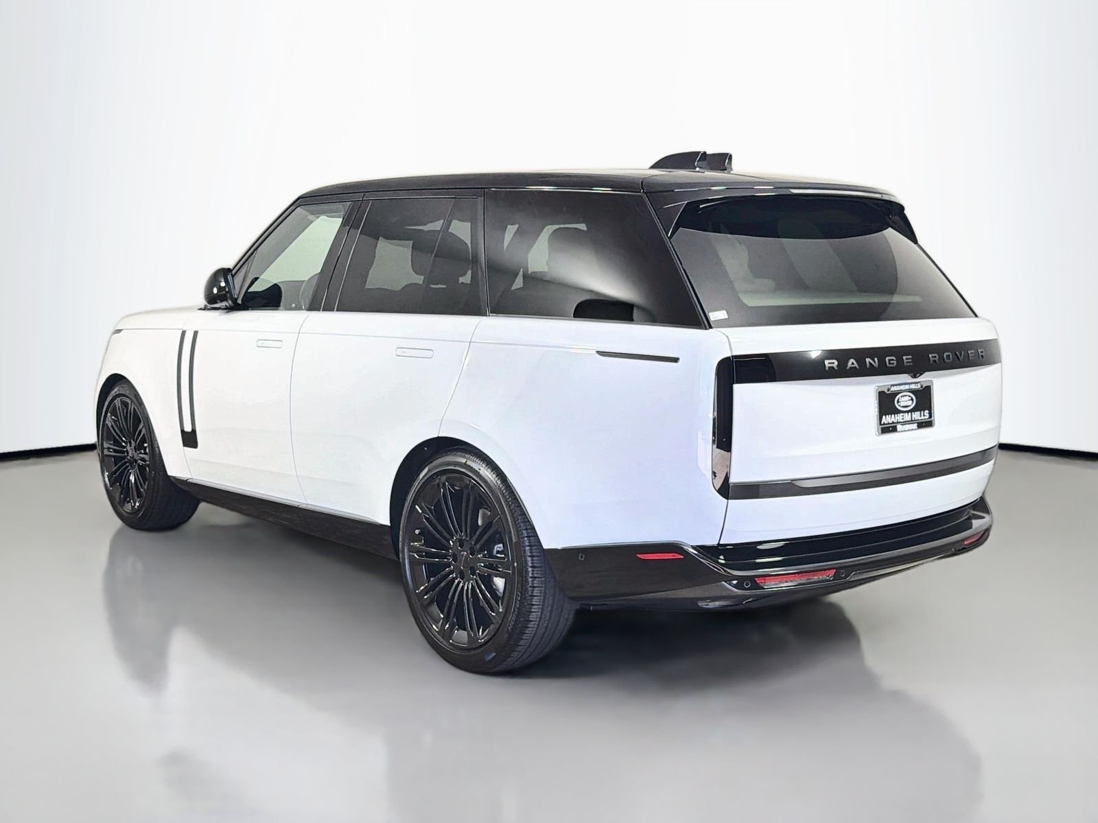 New 2026 Fuji White Land Rover SE image 3