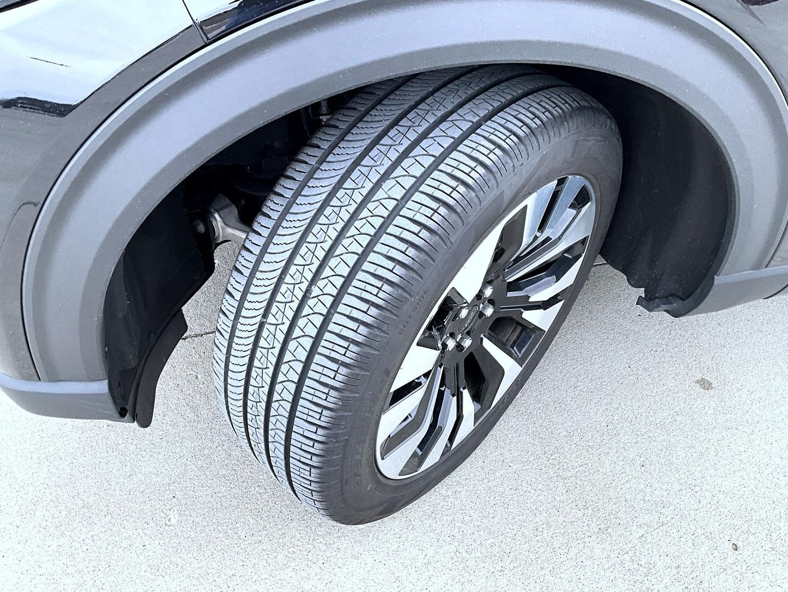 Used 2025 Black Ford Platinum image 28