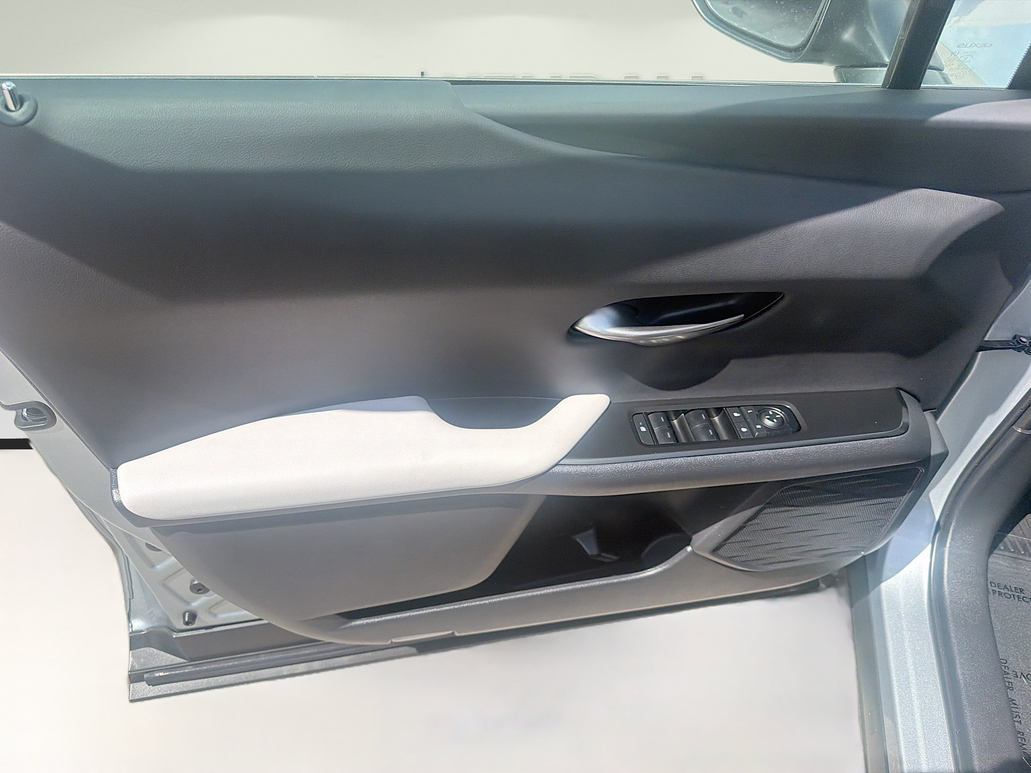 Used 2025 Iridium Lexus UX 300h image 17