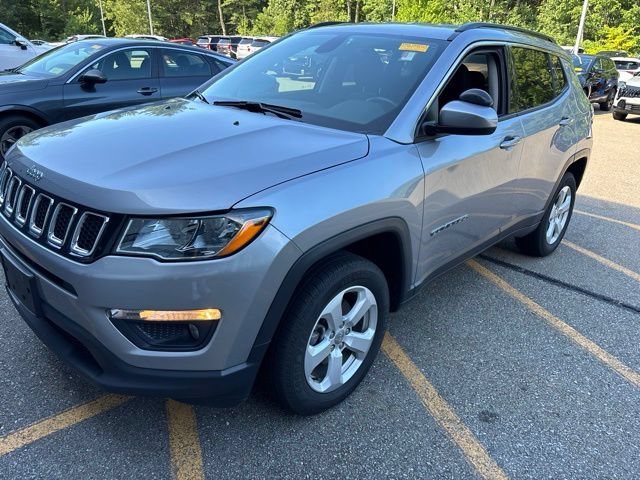 Used 2018 Billet Silver Metallic Clearcoat Jeep Latitude image 3