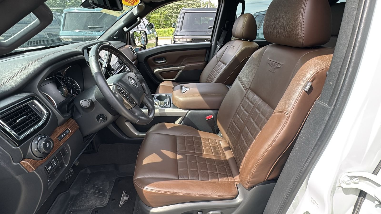 Used 2022 White Nissan Platinum Reserve image 22