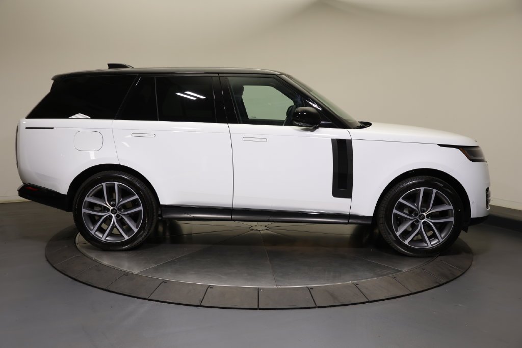 New 2027 Fuji White Land Rover SE image 6