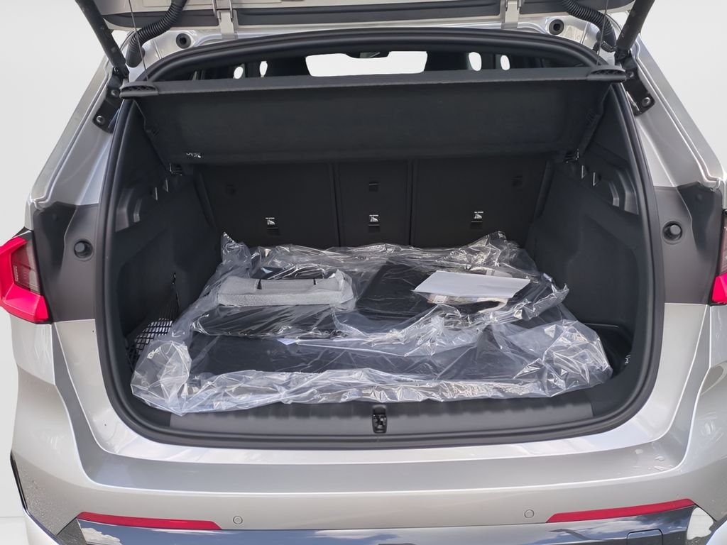 Used 2026 Silver BMW xDrive28i image 10