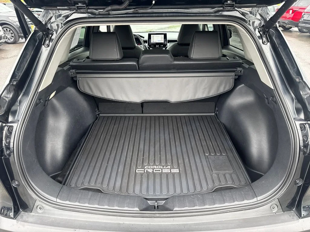 Used 2025 Jet Black Toyota XLE image 25