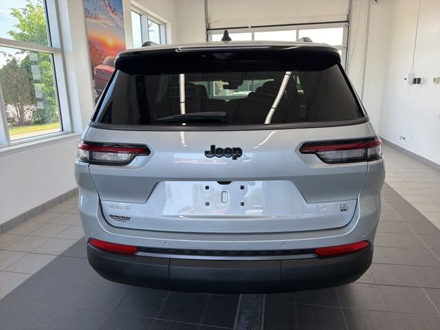 New 2026 Silver Zynith Exterior Paint Jeep  image 4