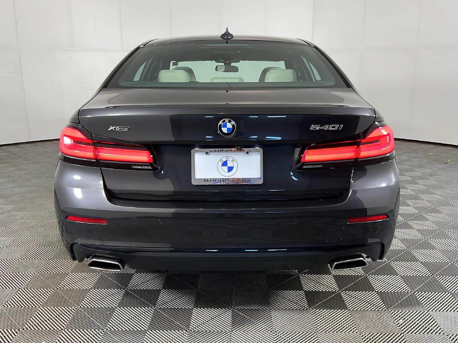 Used 2022 Dark Graphite Metallic BMW 540i xDrive image 6