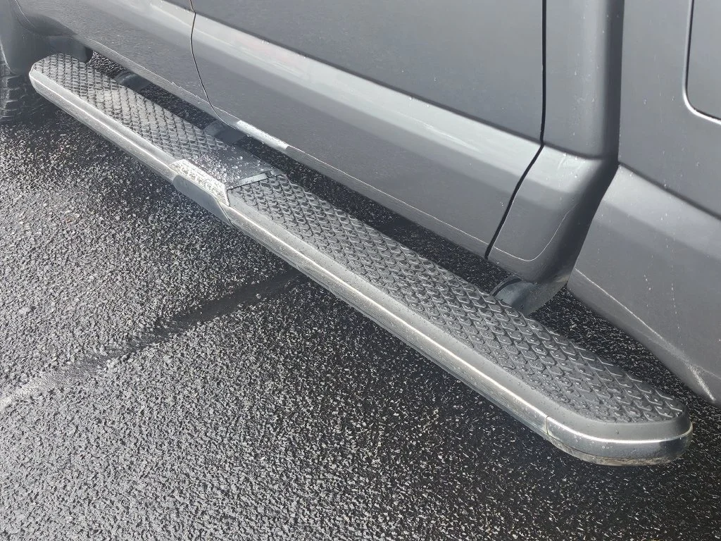 Used 2018 Gun Metallic Nissan SL image 15