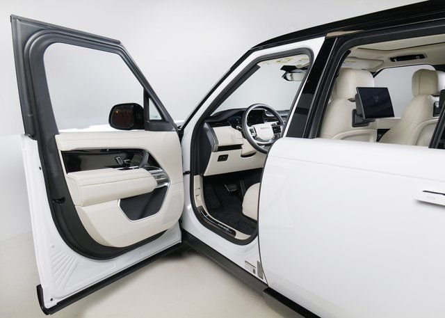 New 2026 Fuji White Land Rover SE image 25