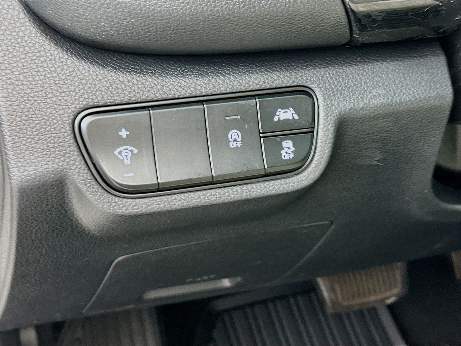 Used 2021 Snow White Pearl Kia EX image 10