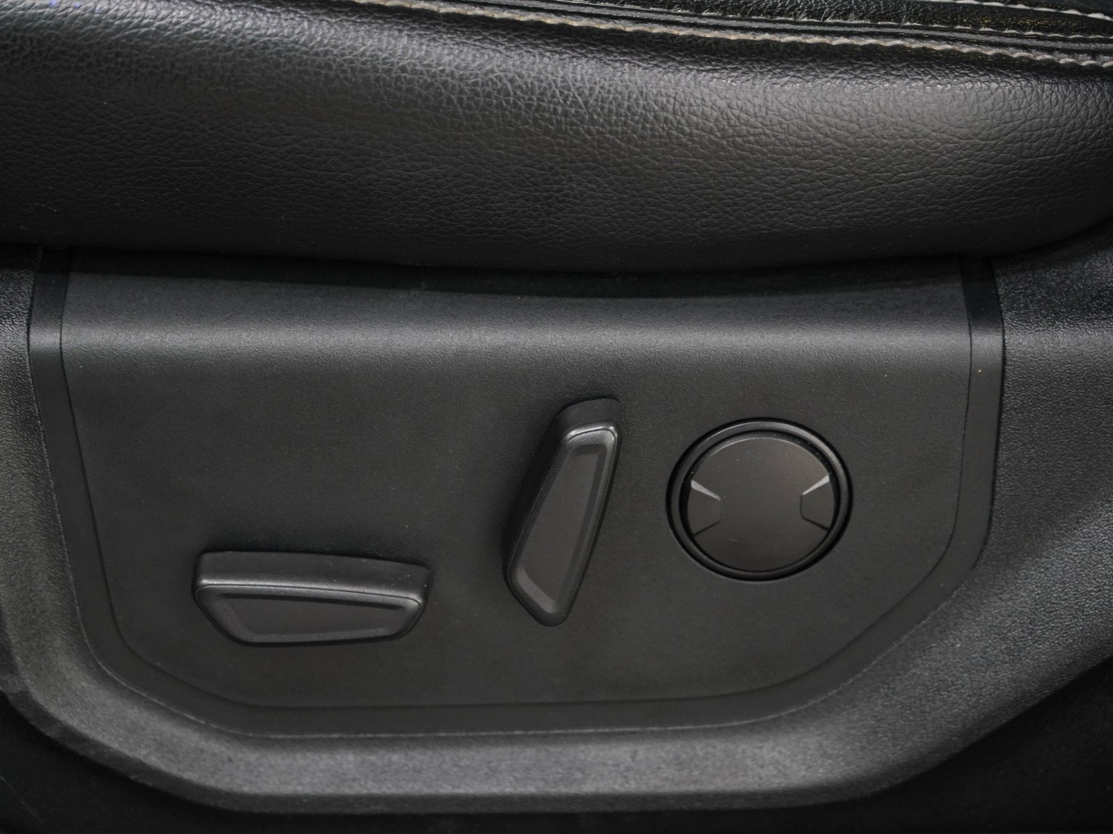 Used 2020 Black Ford XL image 26