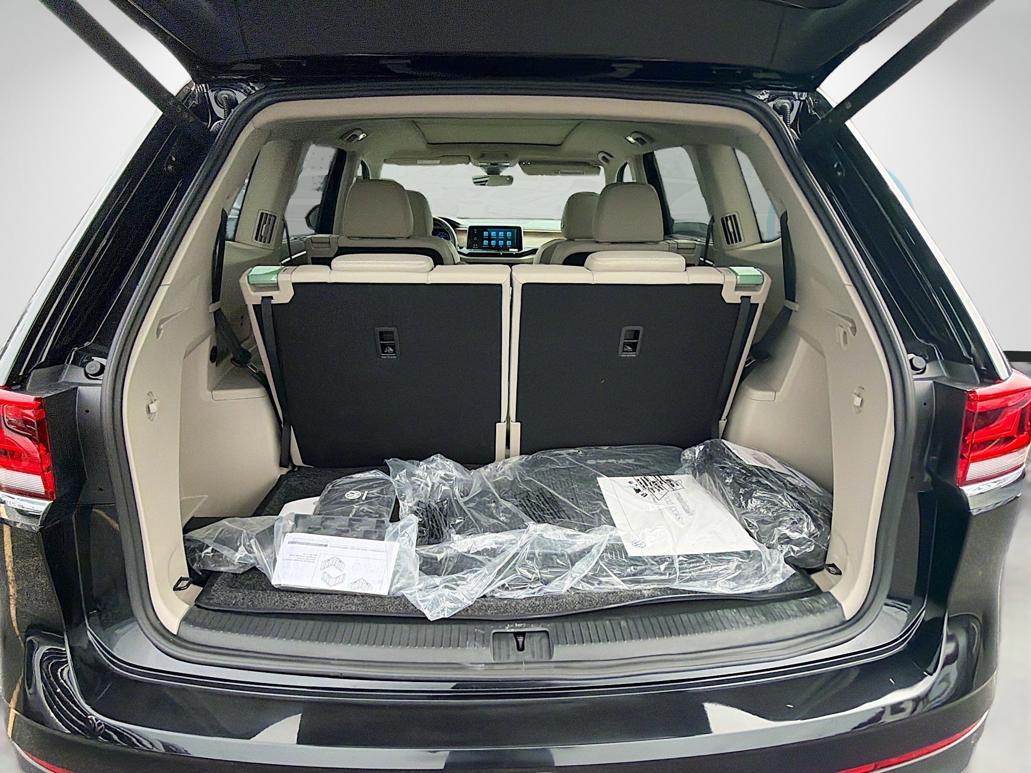 New 2026 Black Volkswagen 2.0T SE w/Technology image 21
