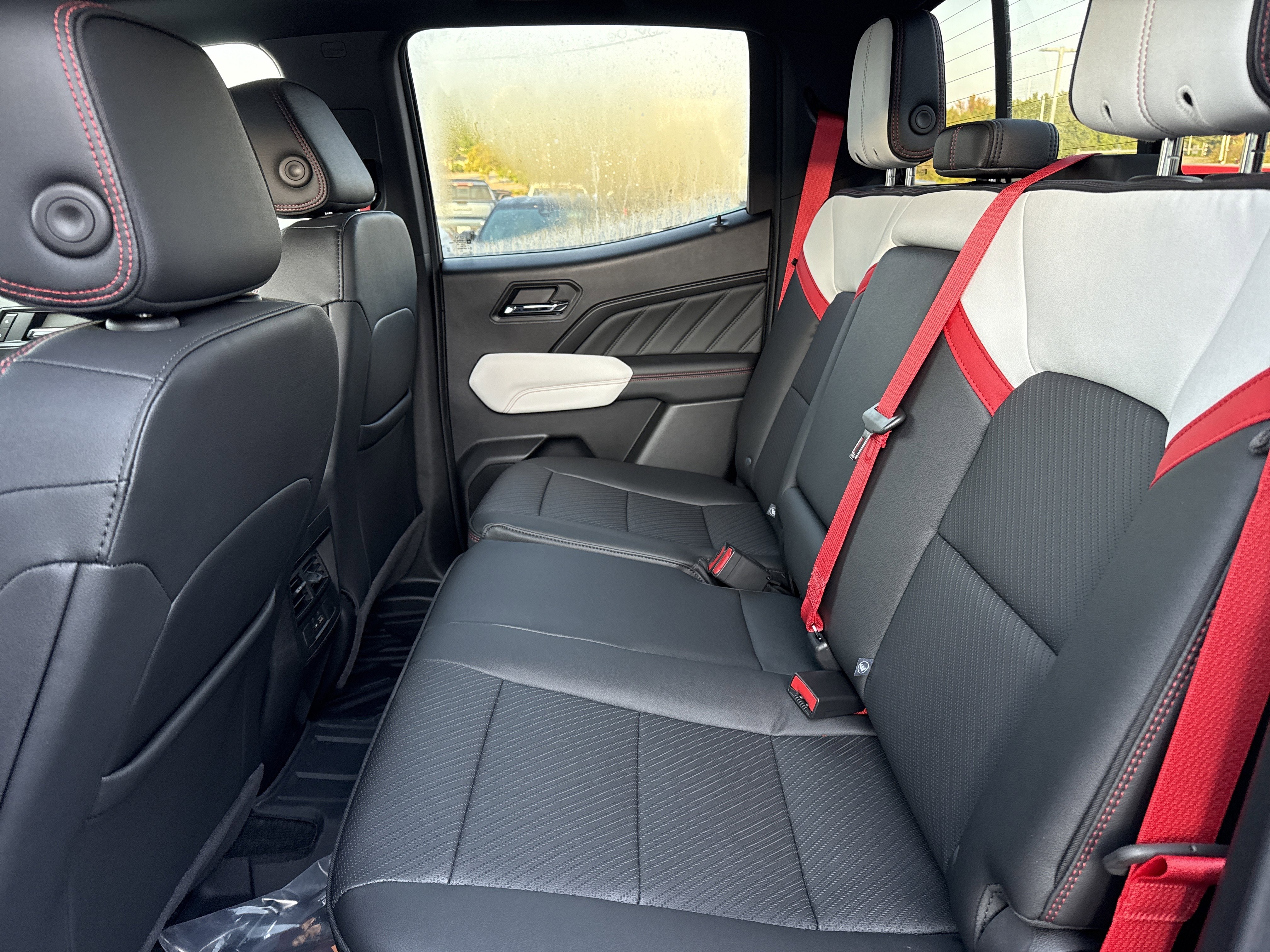 2026 GMC Canyon AT4X - Photo 6