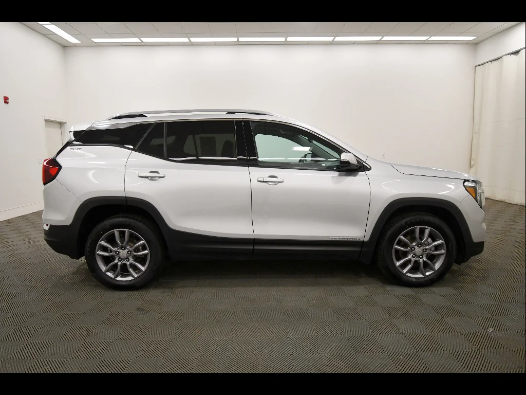 2022 GMC Terrain SLT - Photo 9
