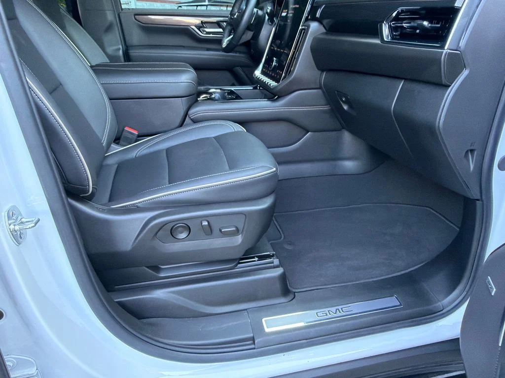 Used 2025 White GMC Elevation image 13