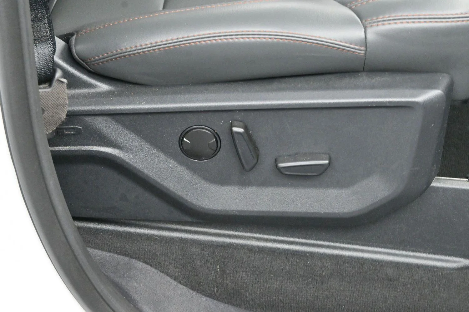 Used 2025 White Ford Active image 35