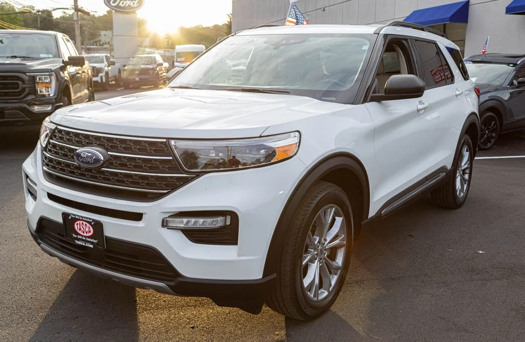 Used 2023 White Ford XLT image 2